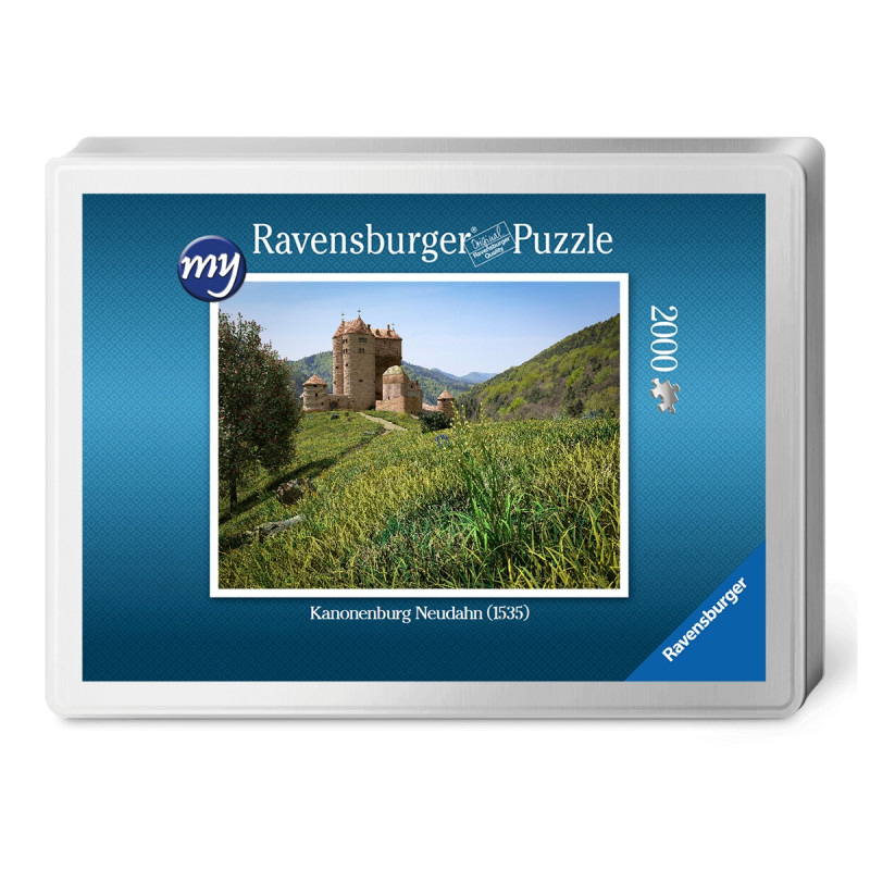 Für den Profi-Puzzler: Puzzeln Sie die fotorealistische Rekonstruktion der Kanonenburg Neudahn um 1535. Sie erhalten ein qualitätsvolles Ravensburger-Puzzle (2.000 Teile) in einer Verpackungsbox. Maße des fertigen Puzzles: 98