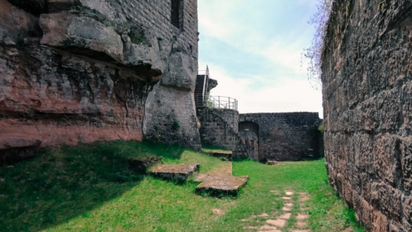 Die alte Unterburg an der Westseite des Kernfels zählt zu den ältesten Bereichen des Gräfenstein