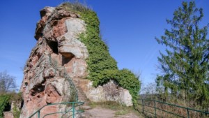 Erhöhtes Plateau zwischen Unter- und Oberburg