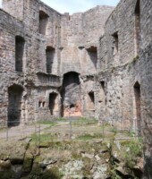 Gräfenstein: Dreigeschossiger Palas mit Sitznischen in Fenstern