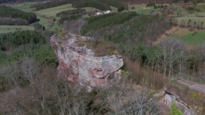 Der westliche Burgfelsen wurde Ende des 16. Jh. bebaut.