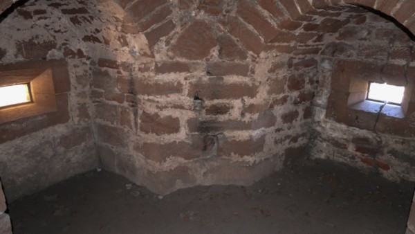 Maulscharten im Ostturm