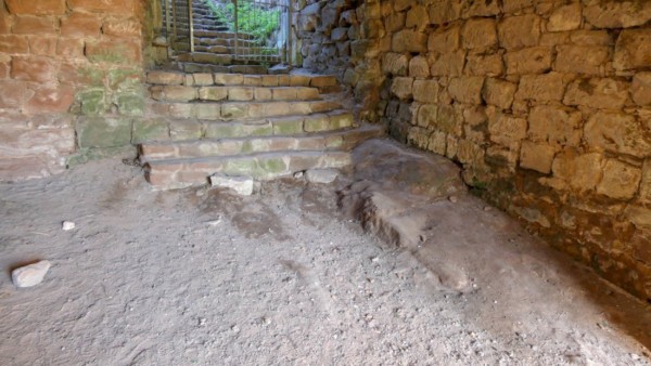 Reitertreppe in der Torhalle am Aufgang zum Hof der Unterburg