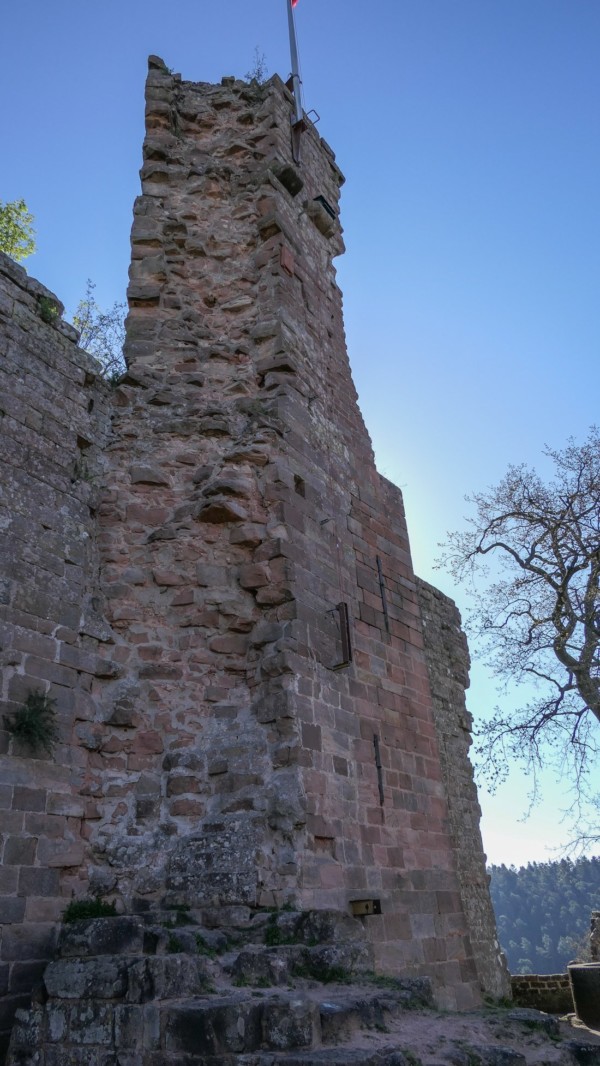 Stark zersörter Bergfried