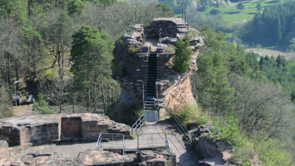 Der Ostfels trug einst einen Turm