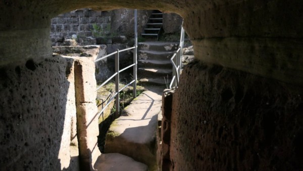 Felsweg zum Ostfelsen Überbrückter Weg vom West- zum Ostfelsen