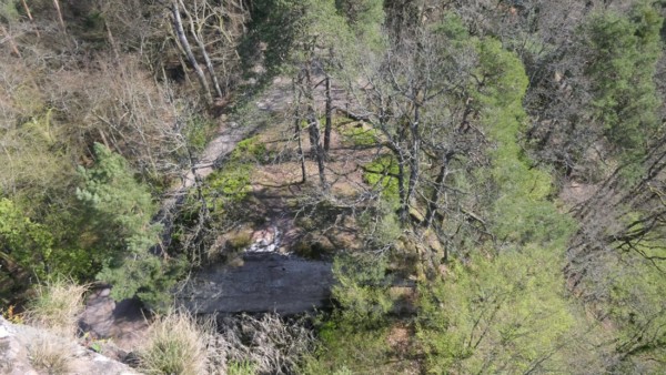 Blick vom Ostfelsen in Feindseite Blick vom Ostfelsen in die vermutete Annäherungsrichtung des Feindes