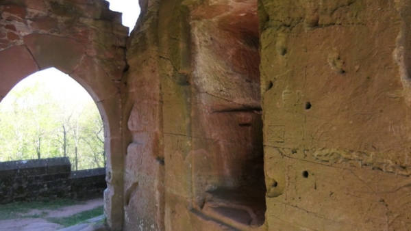 Felsdruchbruch und spitzbogiges Inneres Burgtor Felsdruchbruch und spitzbogiges Inneres Burgtor