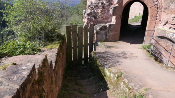 Abschnitt östlich des Südturmes Treppenabgang zur unteren Terrasse der Unterburg am südlichen Torturm