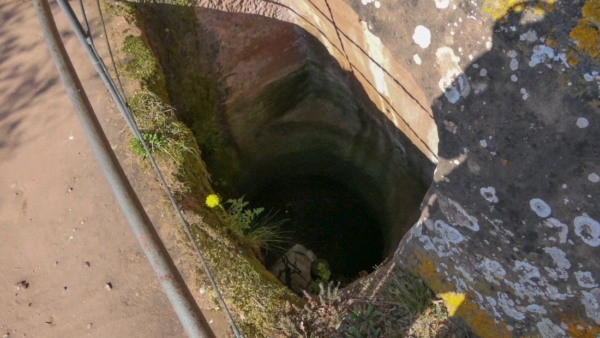 Zisterne am Südturm von Altdahn Zisterne am Südturm von Altdahn