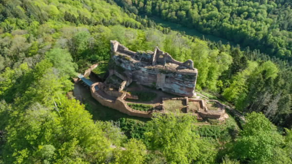 Felsenburg Meistersel hoch über dem Modenbachtal aus Westen (Luftbild) Burg Meistersel hoch über Modenbachtal