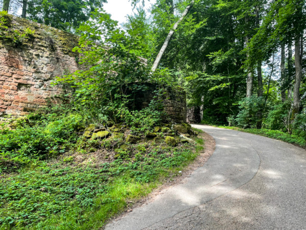 Ostbering mit Flankierungsturm an der Nordostecke der Burganlage