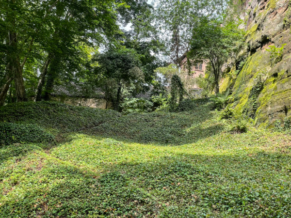 Abgegangener Teil des Torzwingers in westlicher Vorburg aus Südosten