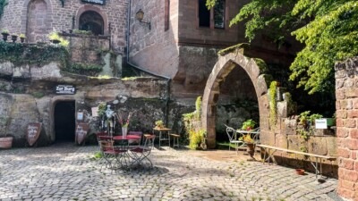 Spitzbogiger Zugang zum Westzwinger und Pforte zur Kernburg