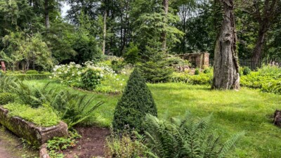 Zur Gartenanlage (um 1900) umgestaltete Vorburg