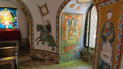 Neuzeitliche Wandmalerei in Burgkapelle