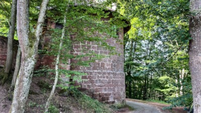 Restaurierter nordwestlicher Geschützturm (Ostseite