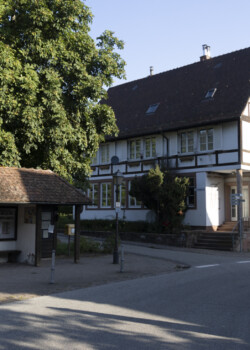 Startpunkt der Burgwanderung zur Wegelnburg im Ortszentrum Nothweiler